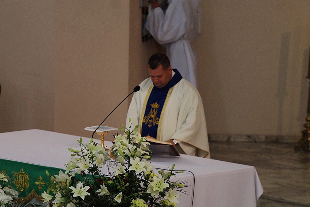Poświęcenie kwiatów i ziół w kościele na Osiedlu Kopernika