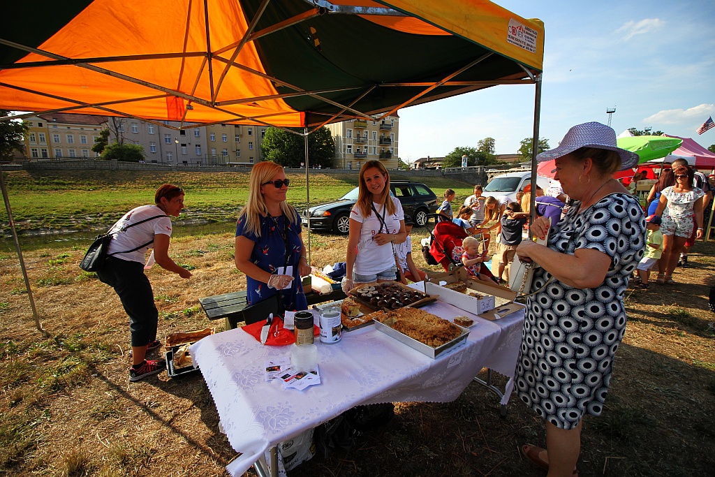 Ewa Tuchto tegoroczną mistrzynią w lepieniu pierogów