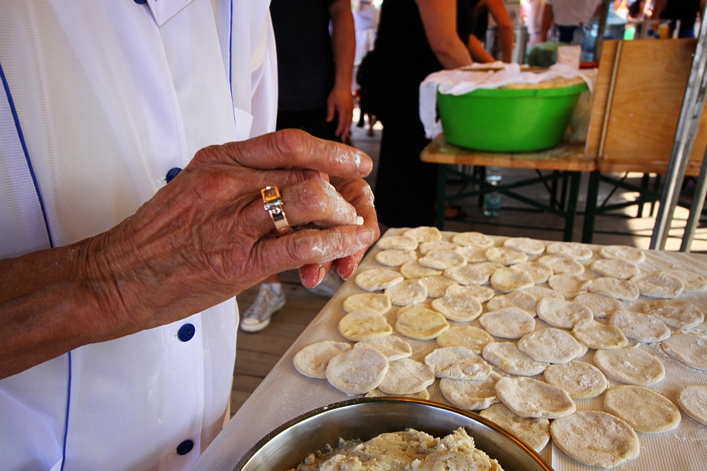 Ewa Tuchto tegoroczną mistrzynią w lepieniu pierogów