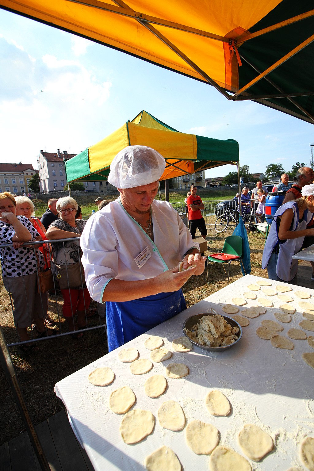 Ewa Tuchto tegoroczną mistrzynią w lepieniu pierogów