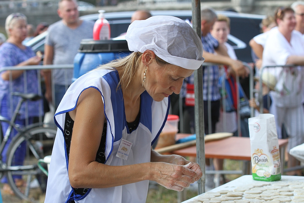 Ewa Tuchto tegoroczną mistrzynią w lepieniu pierogów