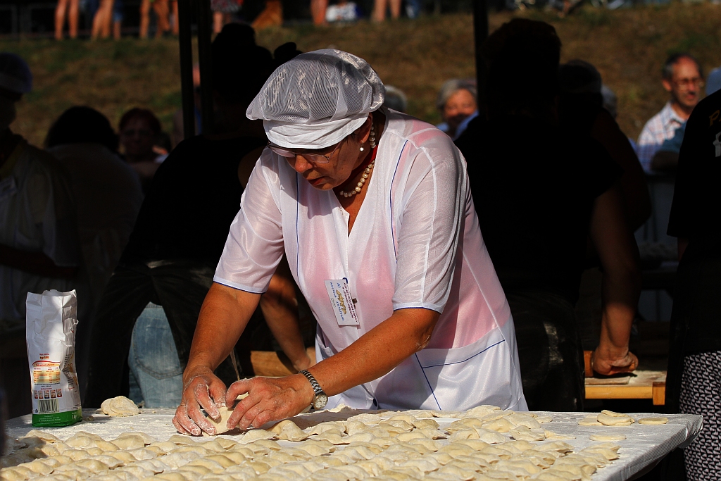 Ewa Tuchto tegoroczną mistrzynią w lepieniu pierogów