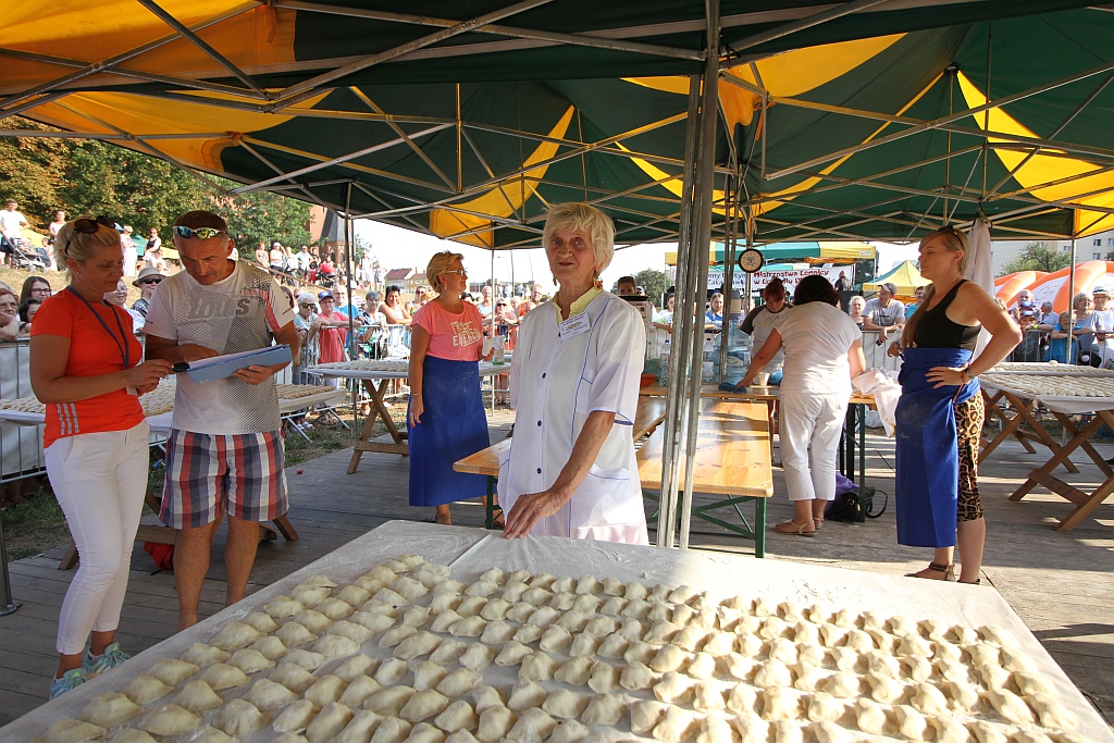 Ewa Tuchto tegoroczną mistrzynią w lepieniu pierogów