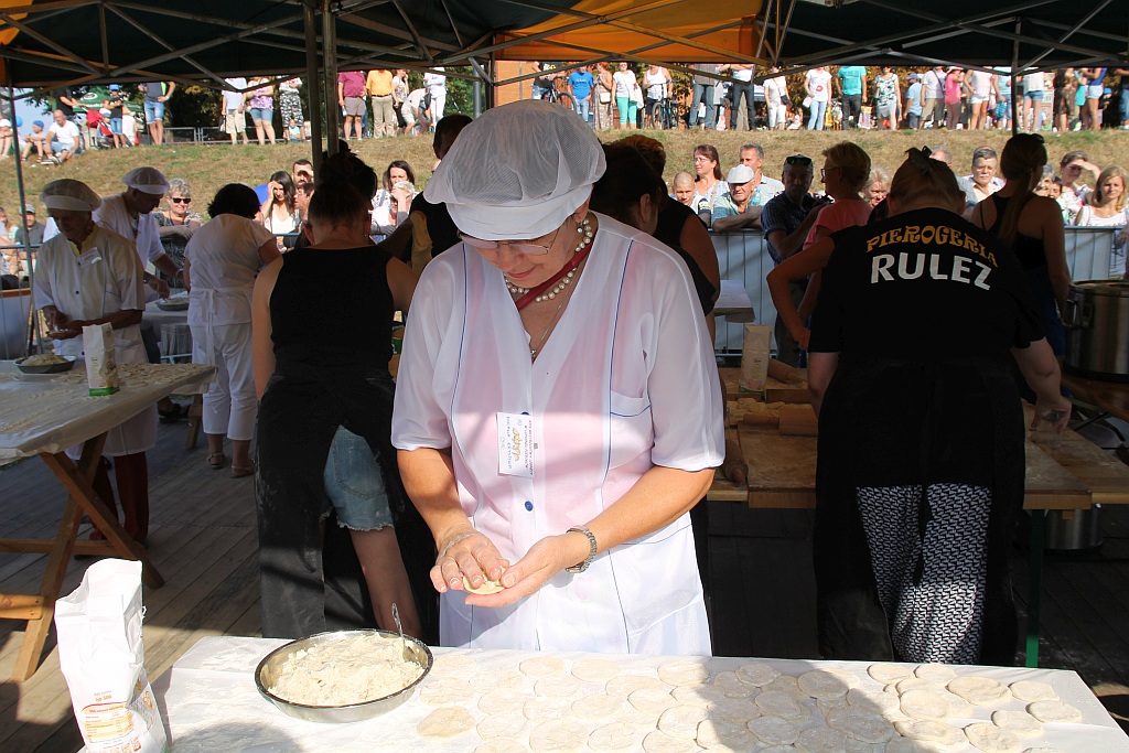 Ewa Tuchto tegoroczną mistrzynią w lepieniu pierogów