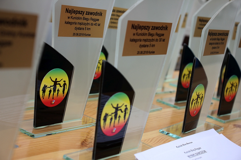 IV Kunicki Bieg Reggae - ceremonia wręczenia nagród na jeziorem