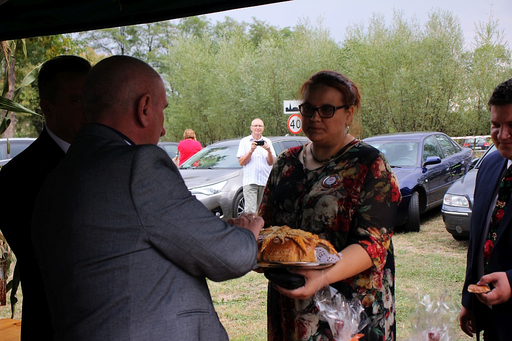 Mieszkańcy gminy Ruja bawią się na dożynkach w Tyńcu