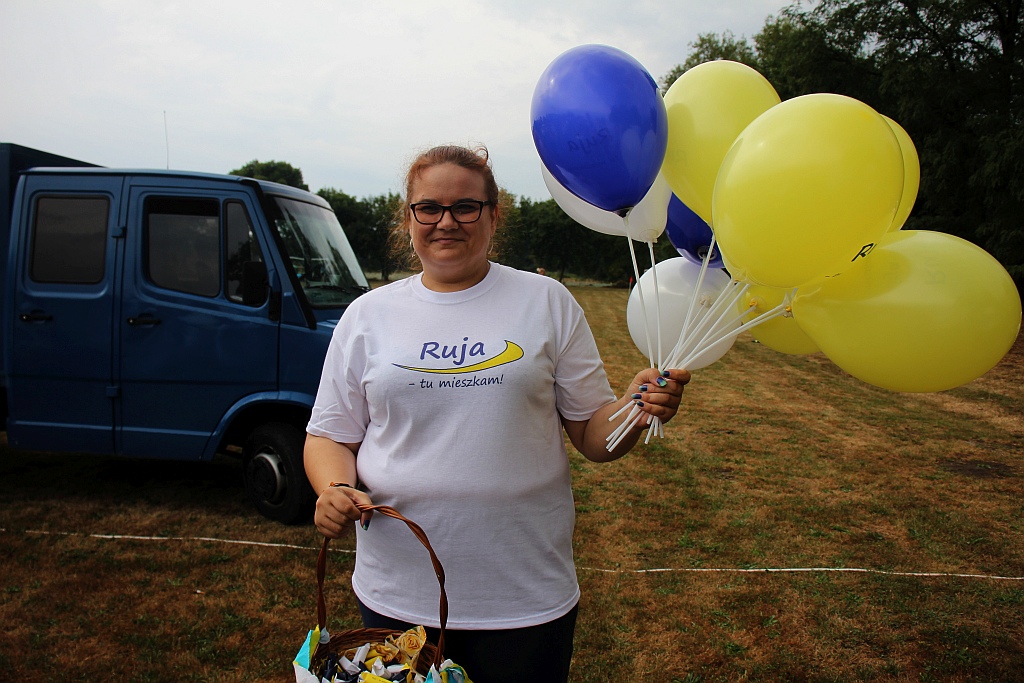 Mieszkańcy gminy Ruja bawią się na dożynkach w Tyńcu