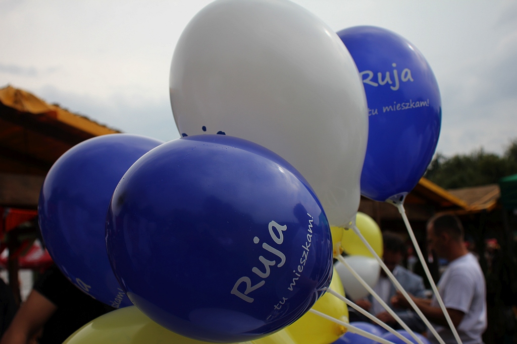 Mieszkańcy gminy Ruja bawią się na dożynkach w Tyńcu