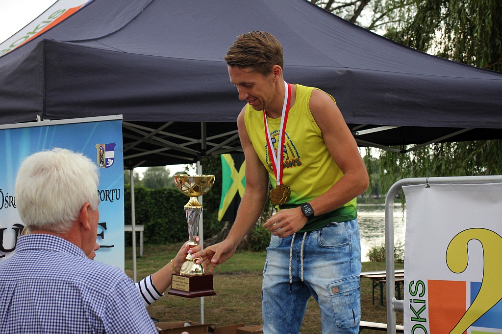 IV Kunicki Bieg Reggae - ceremonia wręczenia nagród na jeziorem