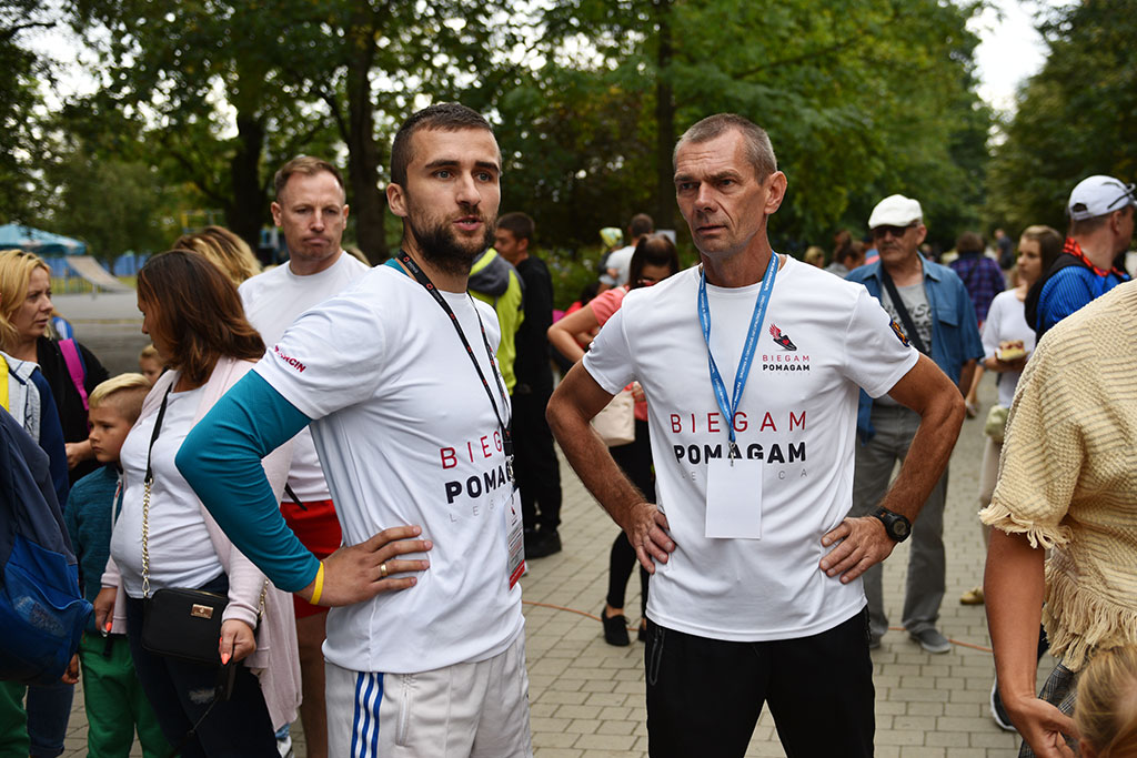 Ponad trzysta osób pobiegło charytatywnie dla Maćka Brdaka