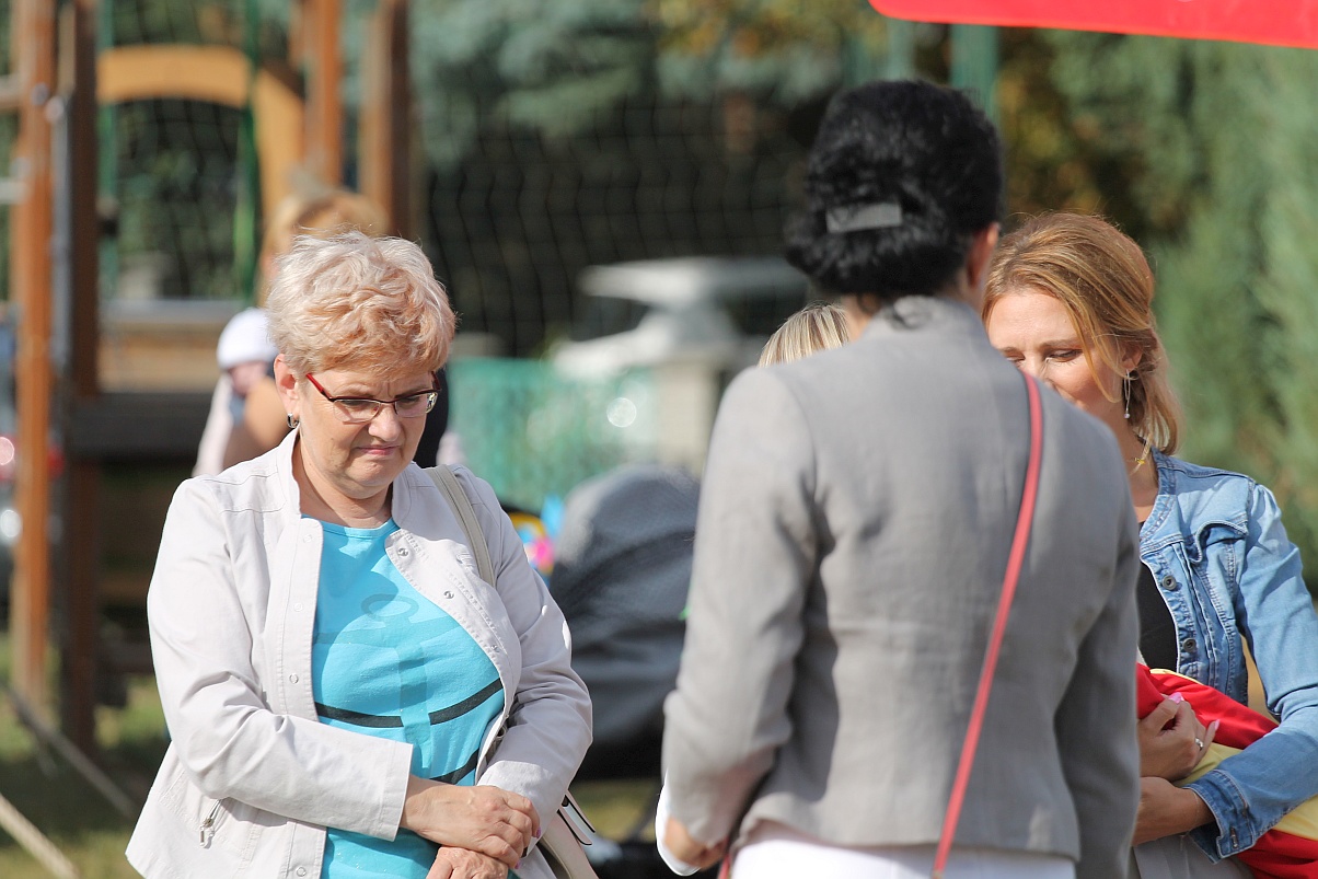 Mieszkańcy Snowidzy bawią się na dożynkach