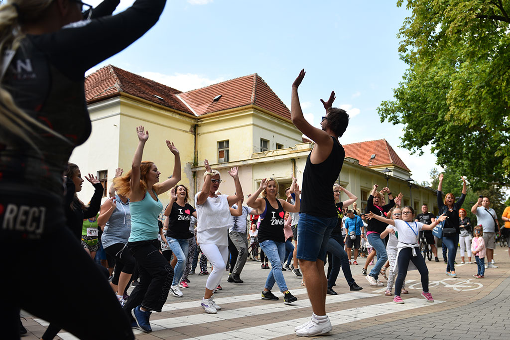 Ponad trzysta osób pobiegło charytatywnie dla Maćka Brdaka