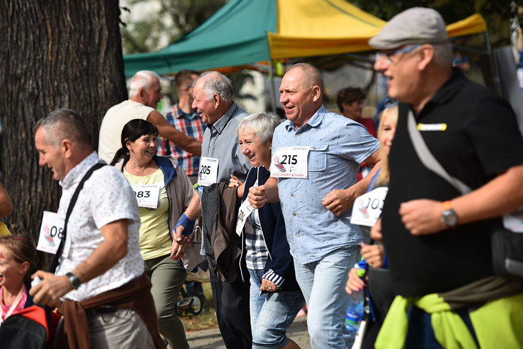 Ponad trzysta osób pobiegło charytatywnie dla Maćka Brdaka
