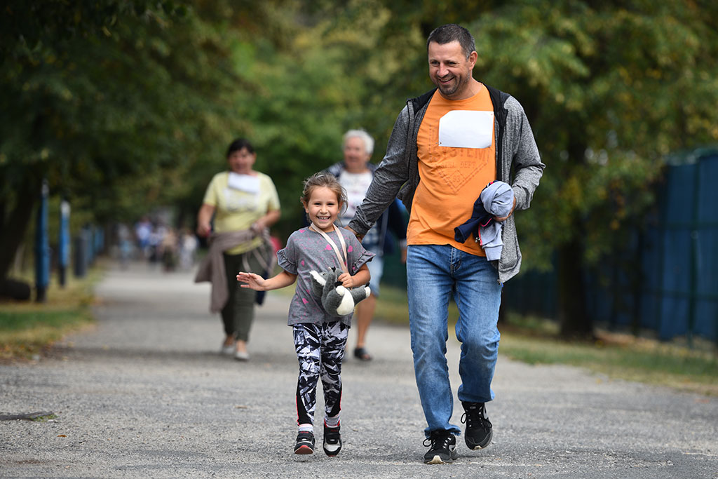 Ponad trzysta osób pobiegło charytatywnie dla Maćka Brdaka