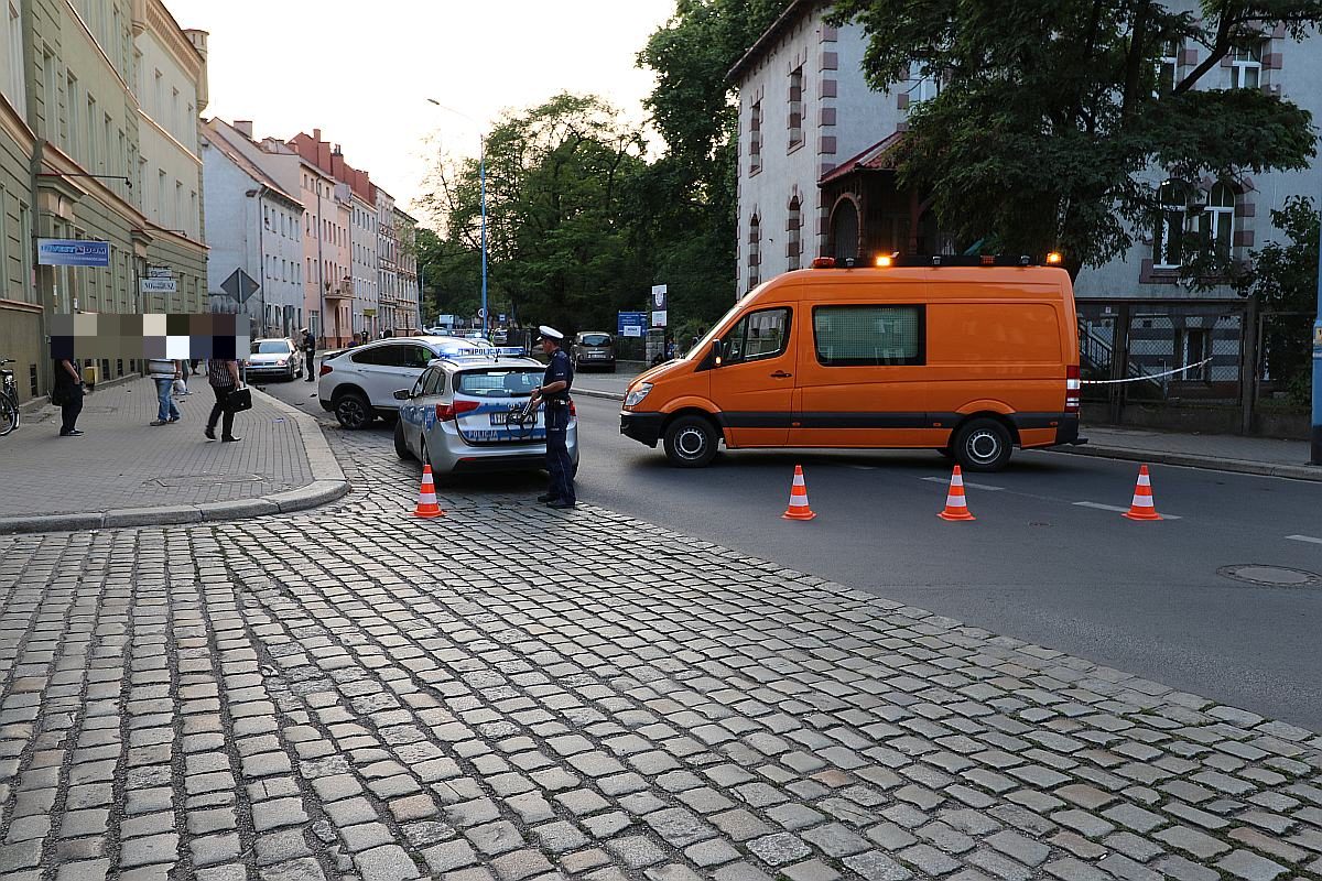 Groźny wypadek z udziałem trzech aut. Są cztery osoby ranne