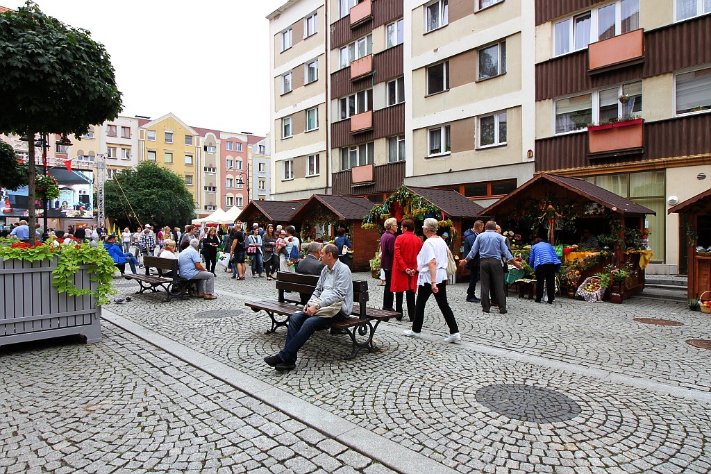 Działkowcy i pszczelarze opanowali legnicki rynek