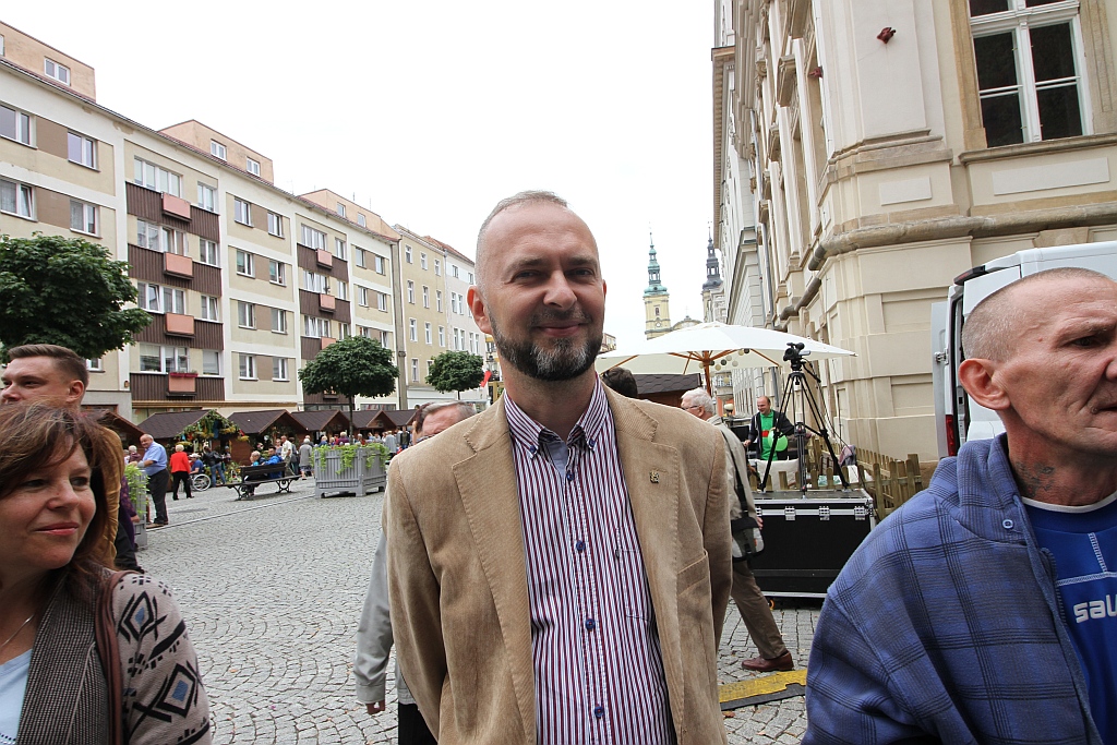 Działkowcy i pszczelarze opanowali legnicki rynek