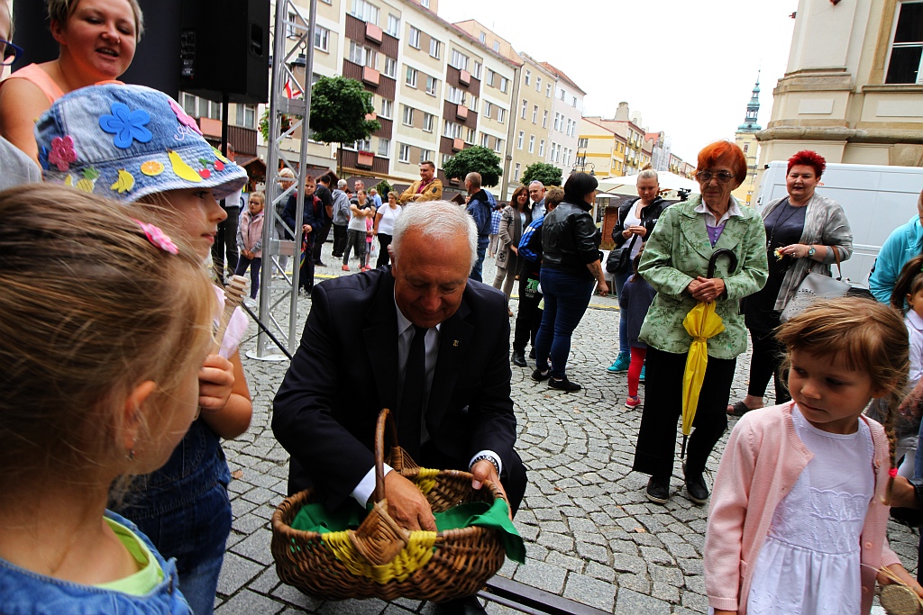 Działkowcy i pszczelarze opanowali legnicki rynek