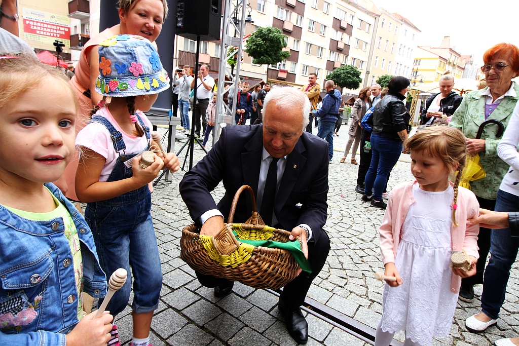 Działkowcy i pszczelarze opanowali legnicki rynek