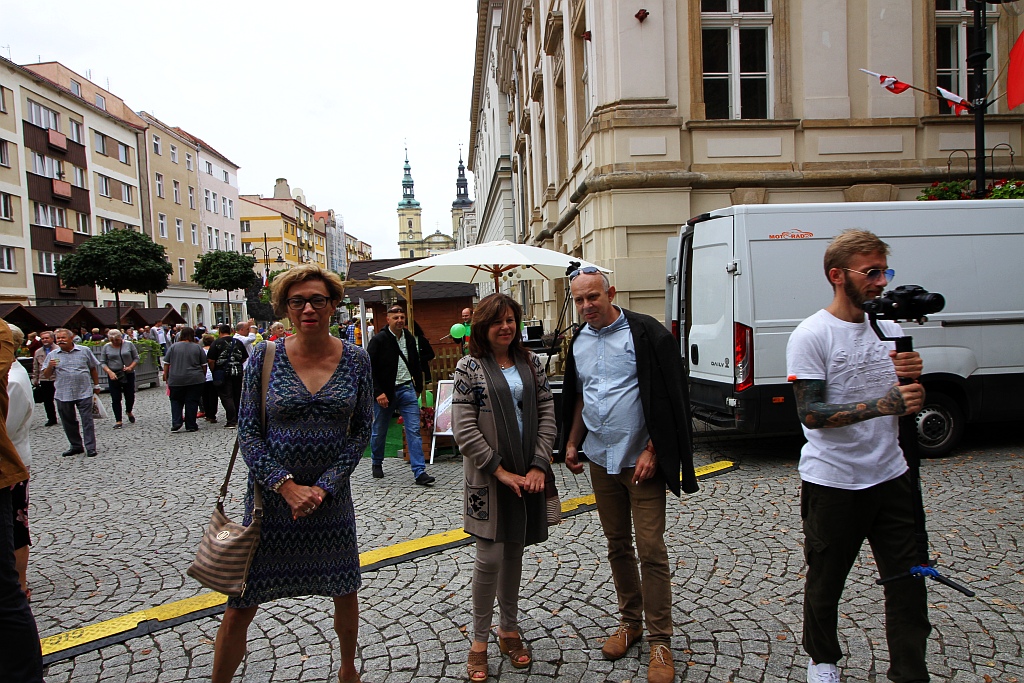 Działkowcy i pszczelarze opanowali legnicki rynek