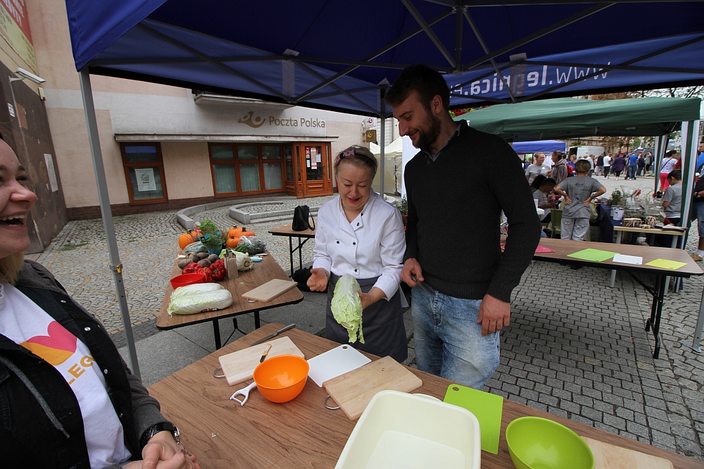 Działkowcy i pszczelarze opanowali legnicki rynek