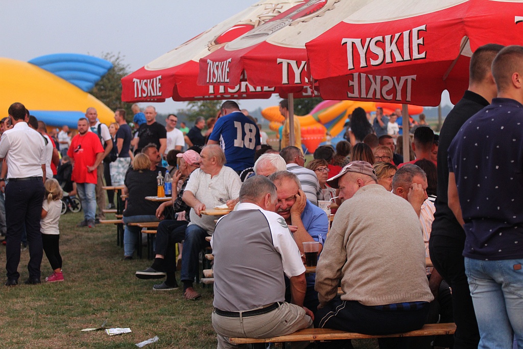Formacja Łobuzy gwiazdą gminnych dożynek w Siedliskach