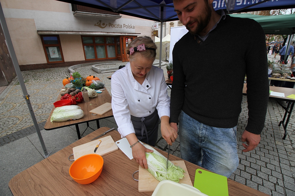 Działkowcy i pszczelarze opanowali legnicki rynek