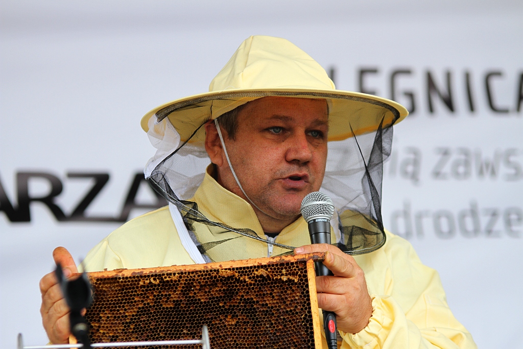 Działkowcy i pszczelarze opanowali legnicki rynek