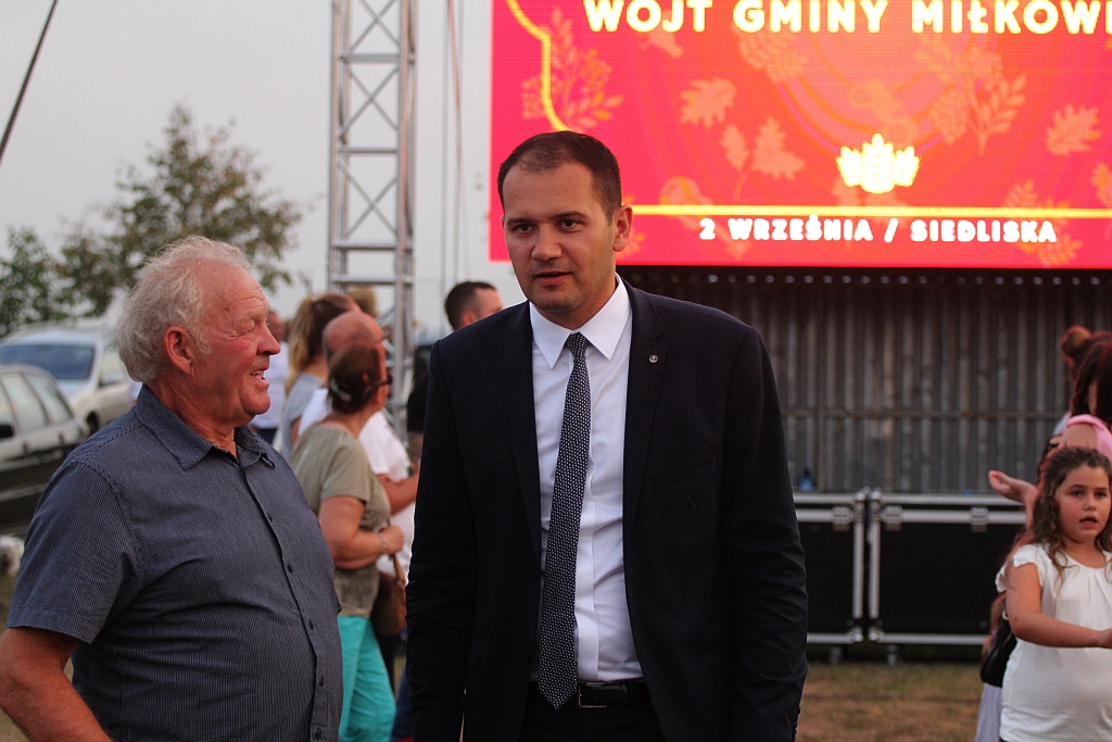 Formacja Łobuzy gwiazdą gminnych dożynek w Siedliskach