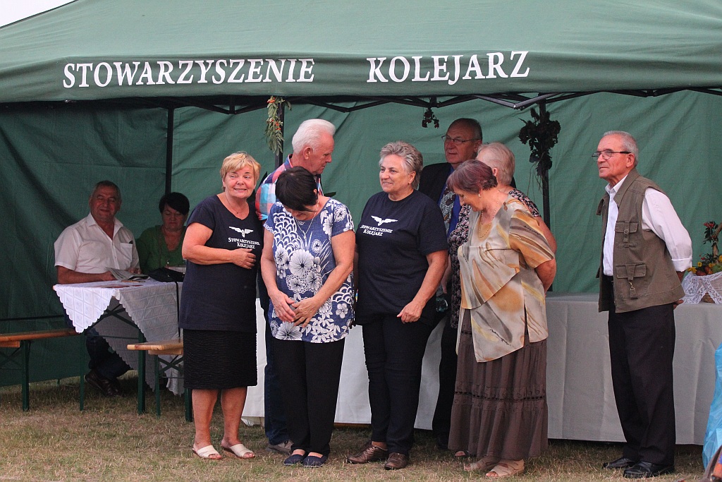 Formacja Łobuzy gwiazdą gminnych dożynek w Siedliskach