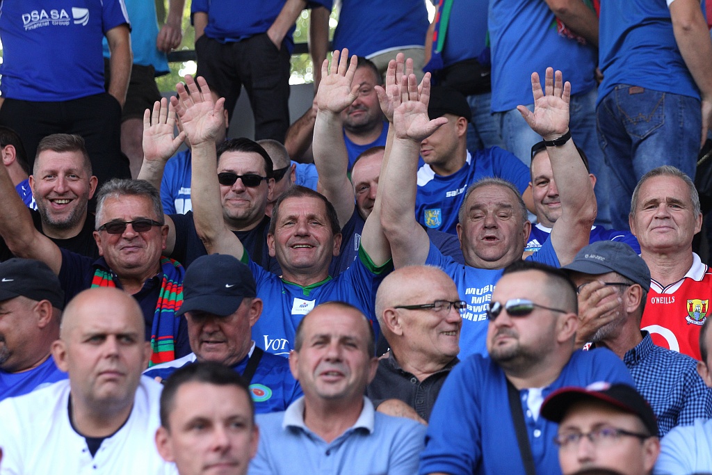 Komplet kibiców na derbach Miedzi Legnica z Zagłębiem Lubin