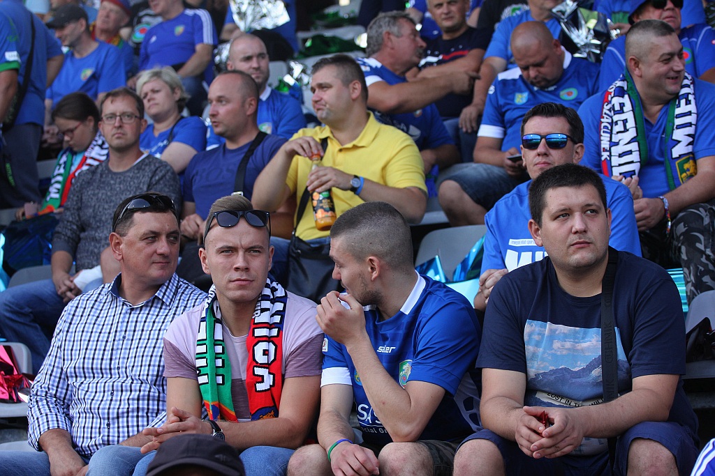 Komplet kibiców na derbach Miedzi Legnica z Zagłębiem Lubin