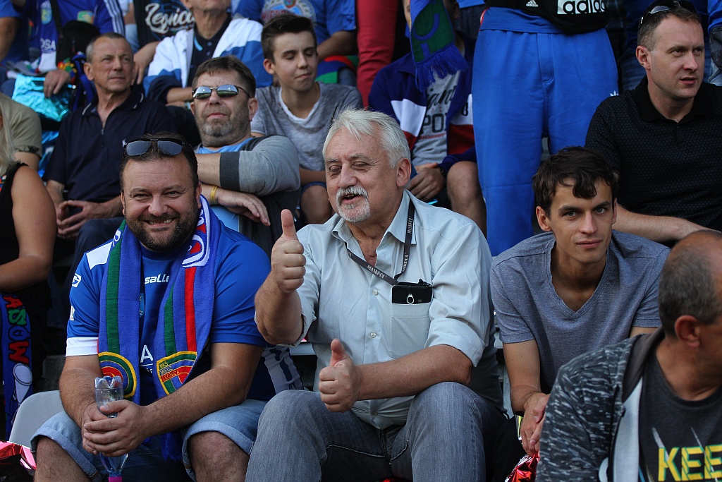 Komplet kibiców na derbach Miedzi Legnica z Zagłębiem Lubin