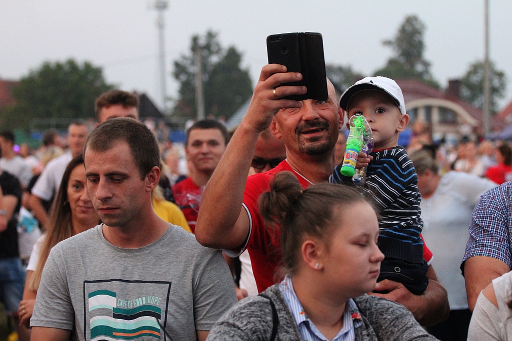 Formacja Łobuzy gwiazdą gminnych dożynek w Siedliskach