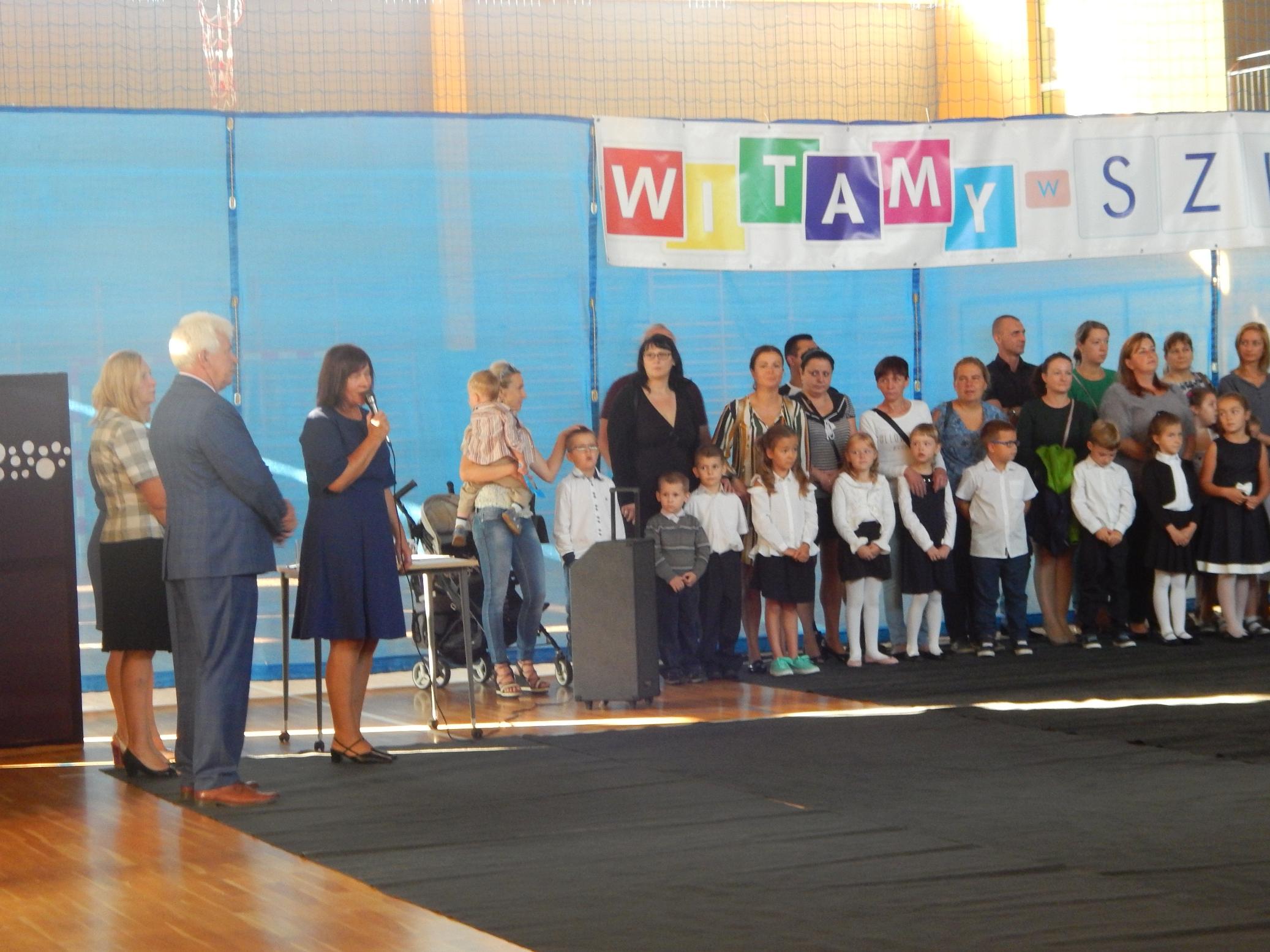 Przybili piątkę z wójtem na nowy rok szkolny