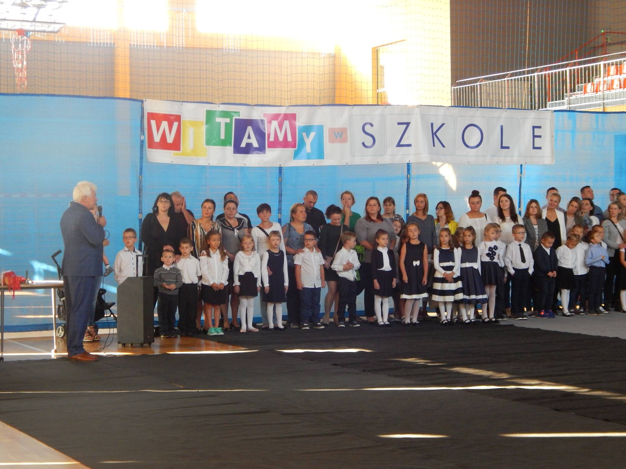 Przybili piątkę z wójtem na nowy rok szkolny