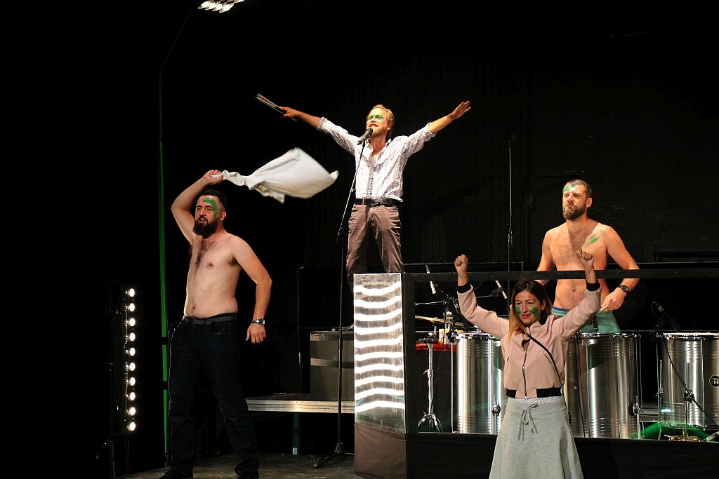 Dzielni chłopcy Magdy Drab na deskach legnickiego teatru