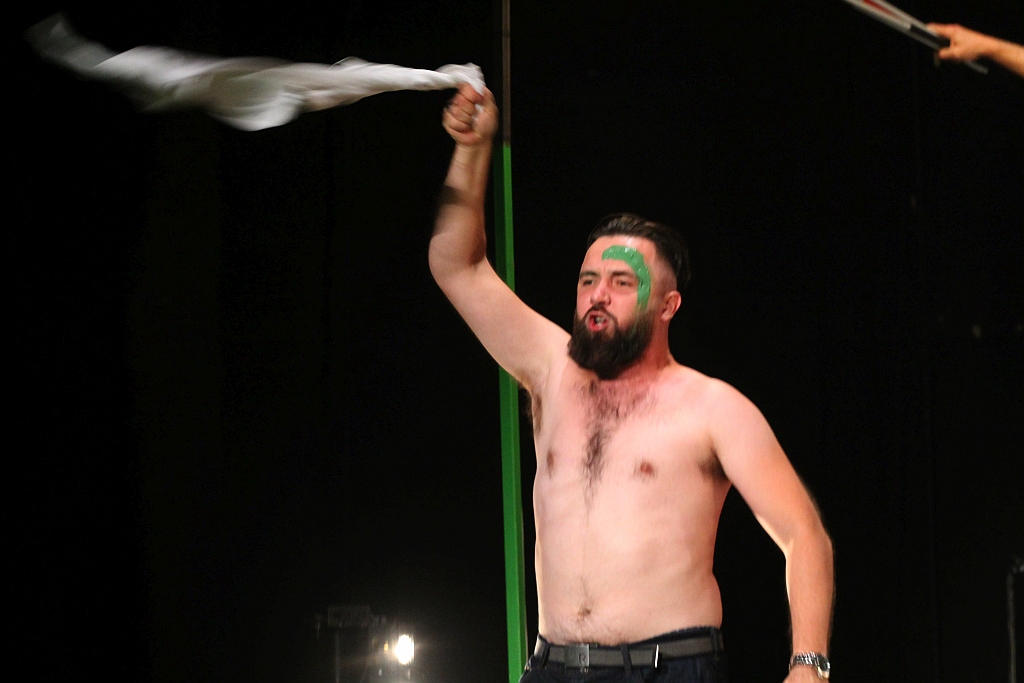 Dzielni chłopcy Magdy Drab na deskach legnickiego teatru