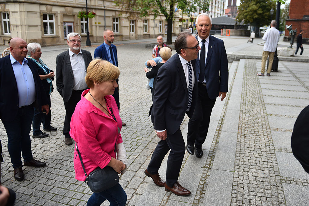 Wystawa grupy artystów „51° Północ“ i sześciu „Gości“