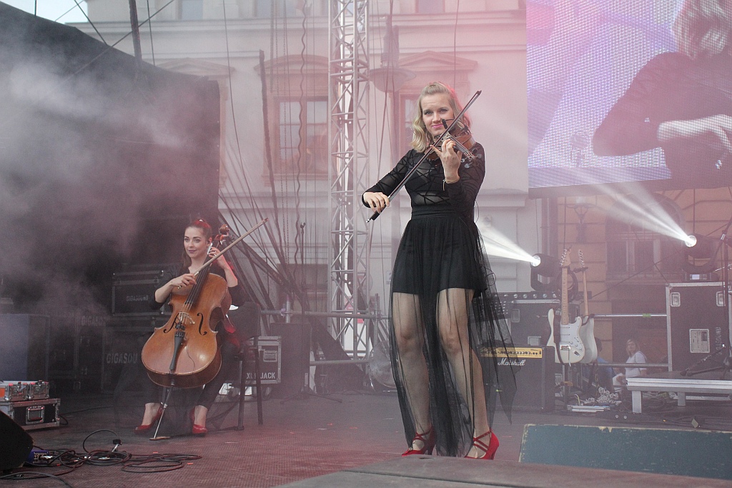 Red Heels, czyli smyczkowy rock na imieninowej scenie