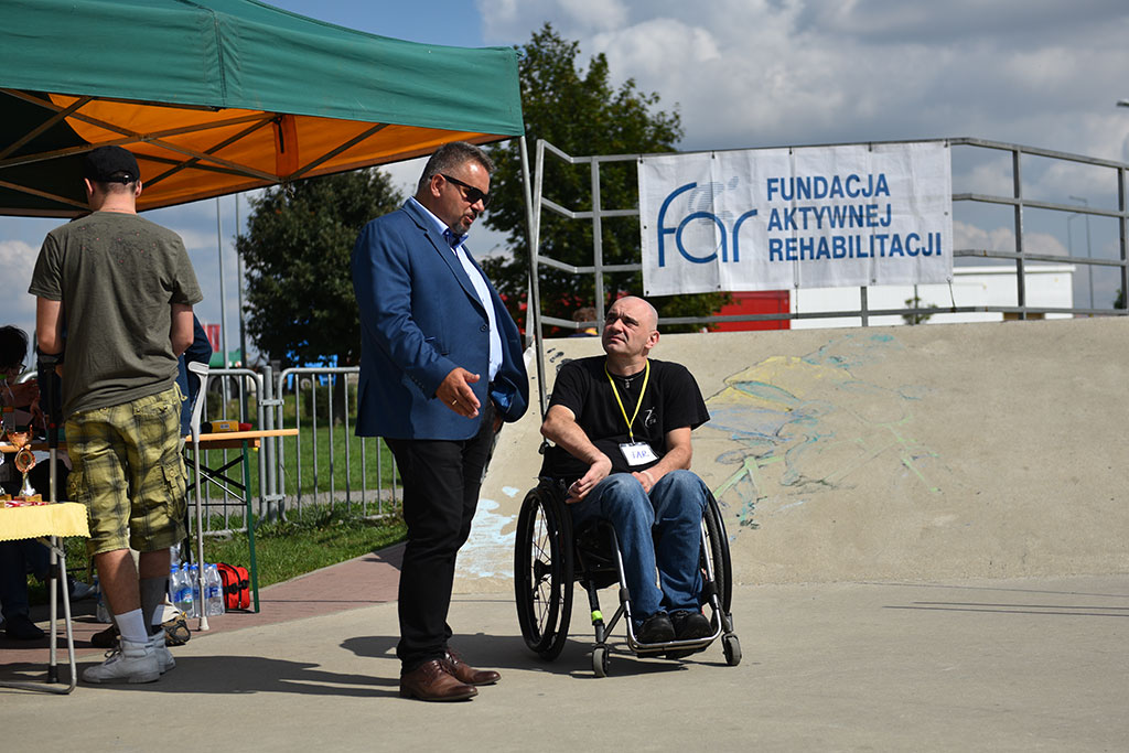 Niepełnosprawni wraz z rodzinami rywalizowali na Skateparku