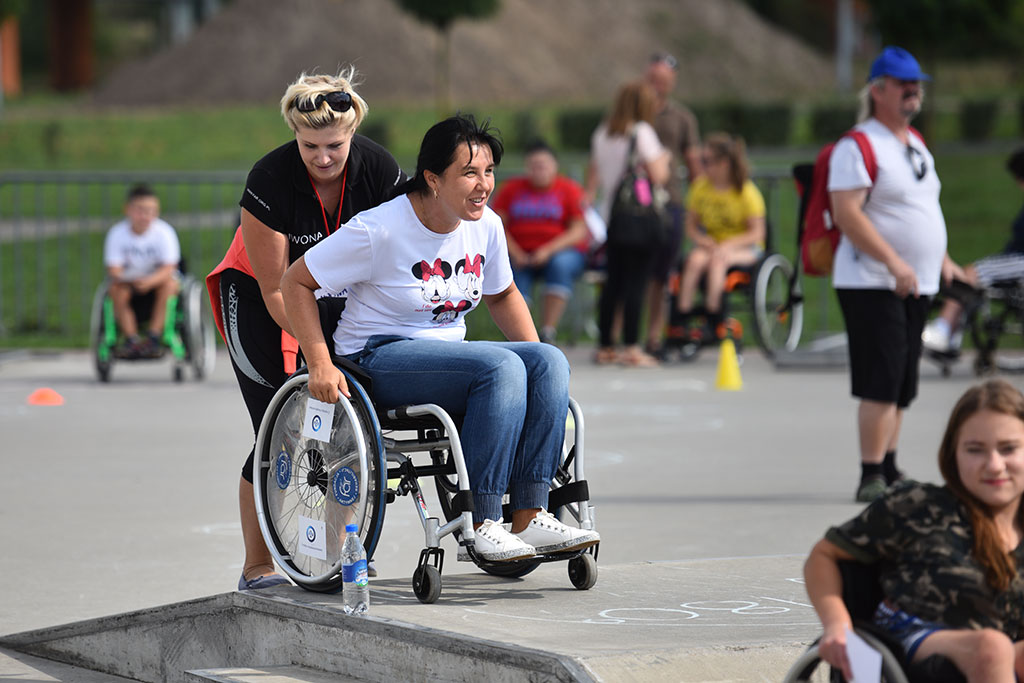 Niepełnosprawni wraz z rodzinami rywalizowali na Skateparku
