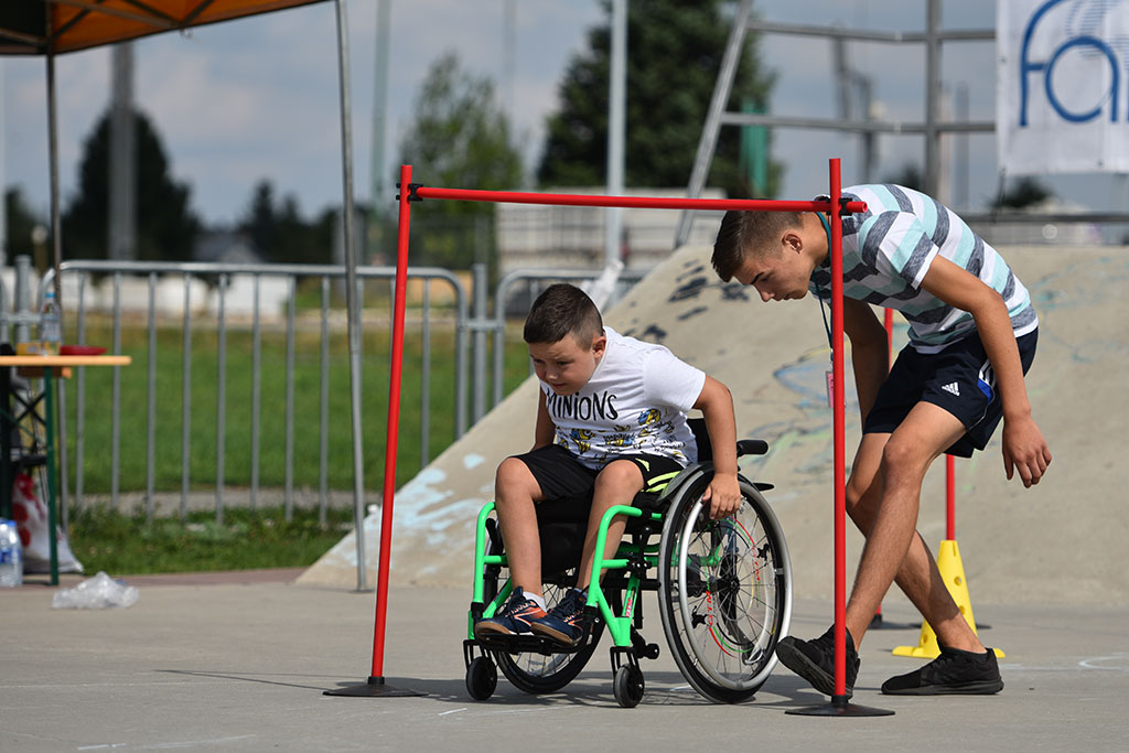 Niepełnosprawni wraz z rodzinami rywalizowali na Skateparku