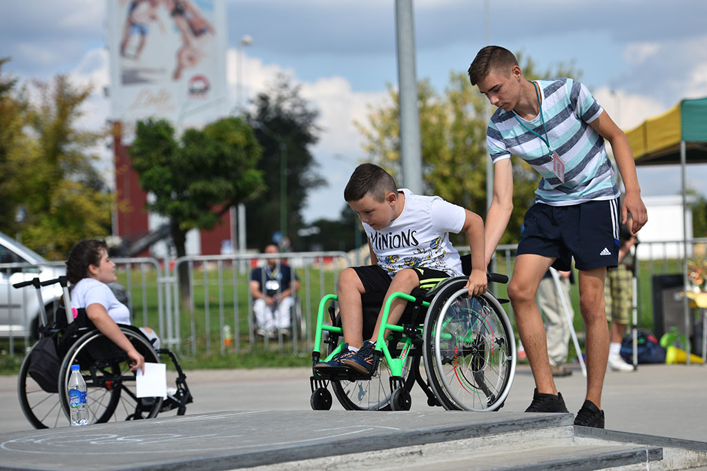 Niepełnosprawni wraz z rodzinami rywalizowali na Skateparku