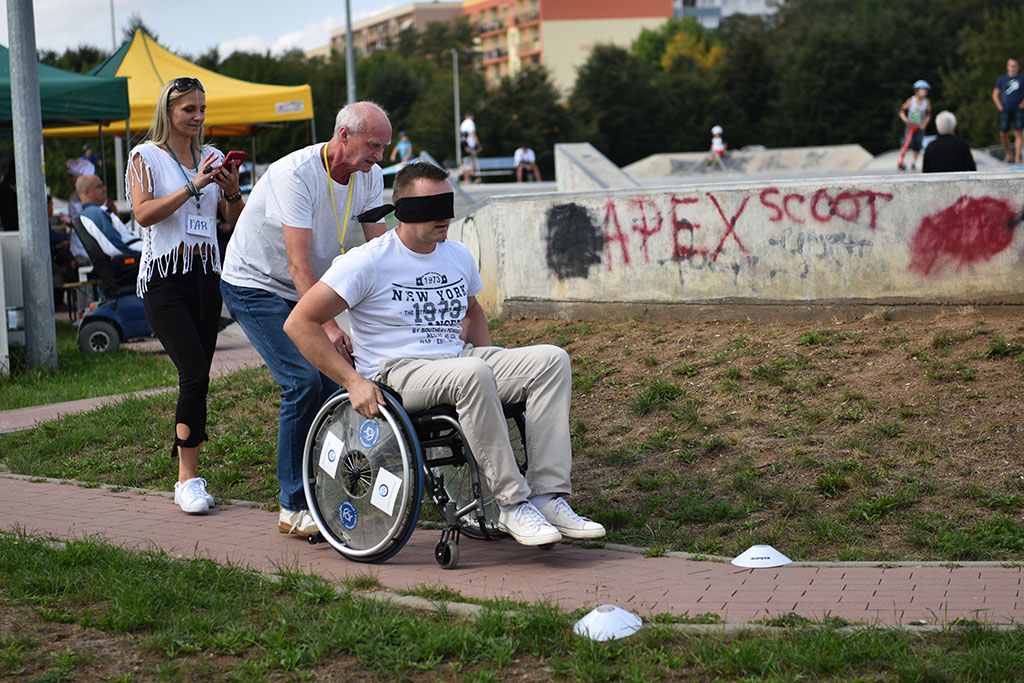 Niepełnosprawni wraz z rodzinami rywalizowali na Skateparku