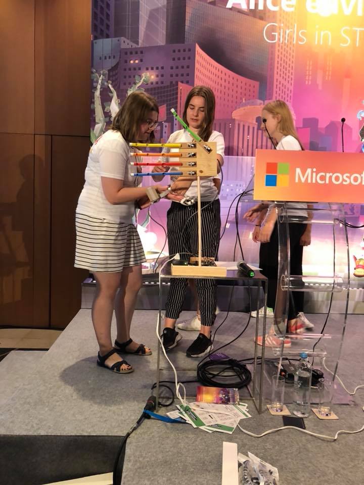 Uczennice I LO z Legnicy  w Atenach z Microsoftem