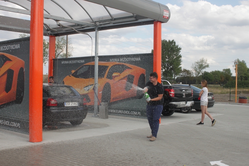 W Prochowicach powstała pierwsza myjnia samochodowa