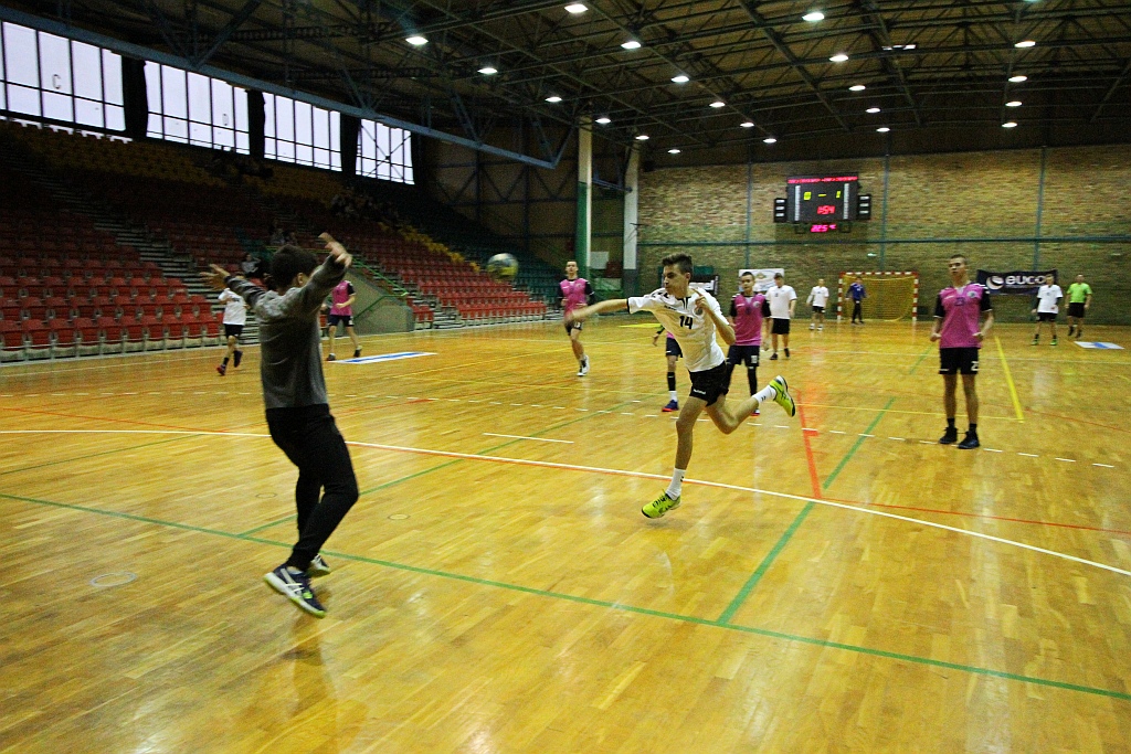 Młodzi piłkarze ręczni walczyli w Lion Hummel Cup 2018