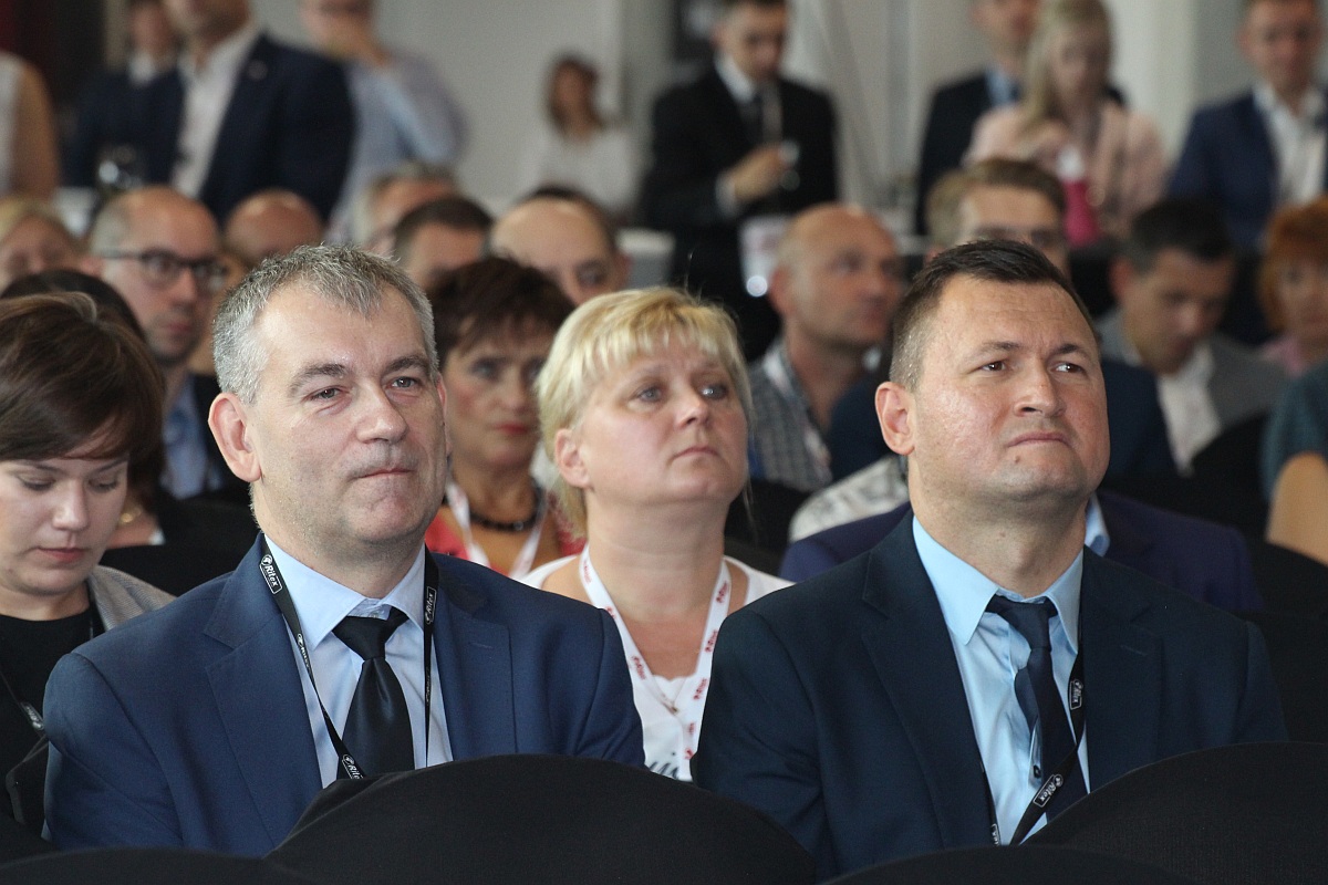 Nowa fabryka. Transport i logistyka przy pomocy robotów