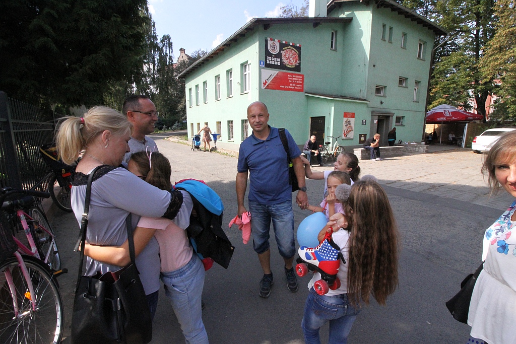 Wielka feta i tort na sto dwudzieste urodziny palmiarni